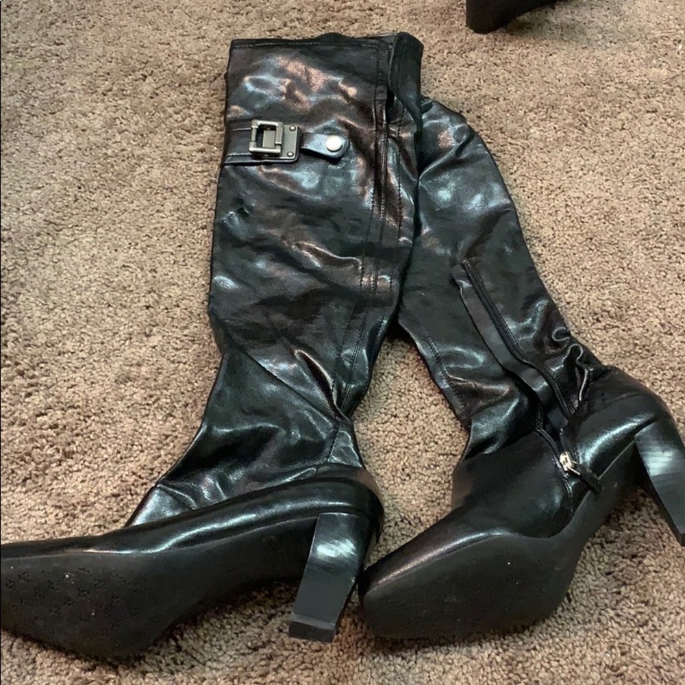 Shoes - Picture 4 of 7